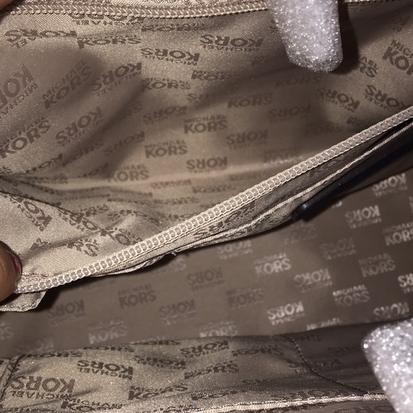 MICHAEL KORS CARRYALL MEDIUM TOTE BAG - Picture 8 of 11